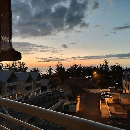 Location Saisonniere Meublee F2 St Leu Face Ocean A 1 Min Plage Apartment Saint-Leu Bagian luar foto