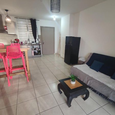 Location Saisonniere Meublee F2 St Leu Face Ocean A 1 Min Plage Apartment Saint-Leu Bagian luar foto