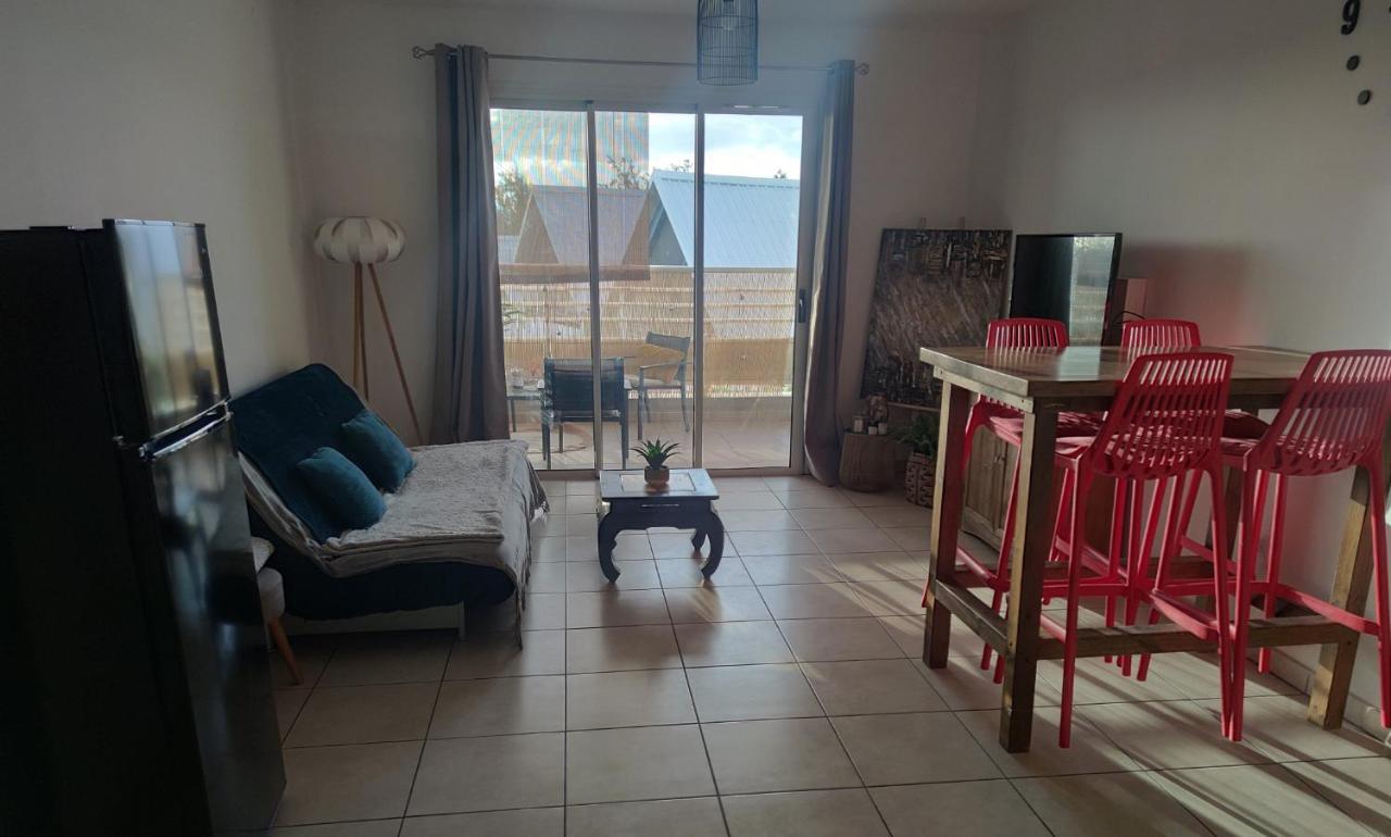 Location Saisonniere Meublee F2 St Leu Face Ocean A 1 Min Plage Apartment Saint-Leu Bagian luar foto